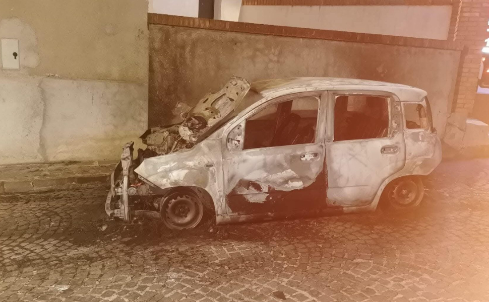 Incendiata e distrutta l'auto del candidato consigliere comunale Gianmarco Scaletta 51 auto-incendiata-san-giovanni-di-gerace