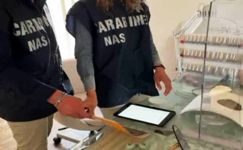 Blitz dei Nas nei centri estetici, olistici e tantrici: sequestri e sospensioni per irregolarità 51 carabinieri NAS