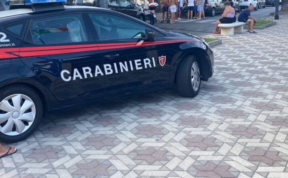 Lavoro irregolare: ispezione in uno stabilimento balneare, denunciato il titolare e sospesa l’attività 51 carabinieri lungomare generico