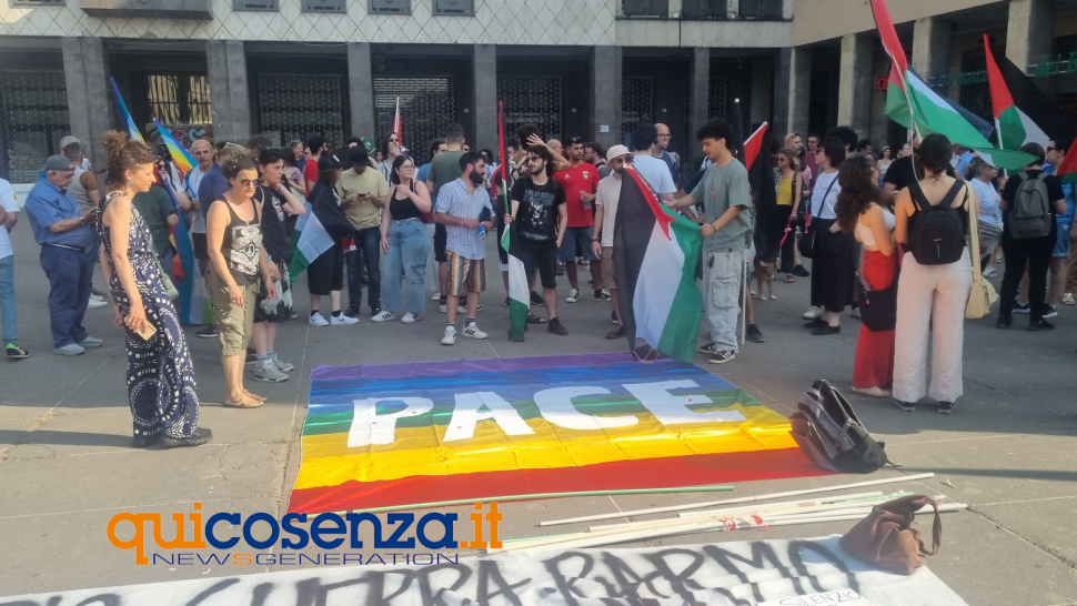A Cosenza il corteo per la Palestina contro "Genocidio, guerra e riarmo: non nel nostro nome" 60 corteo gaza 1