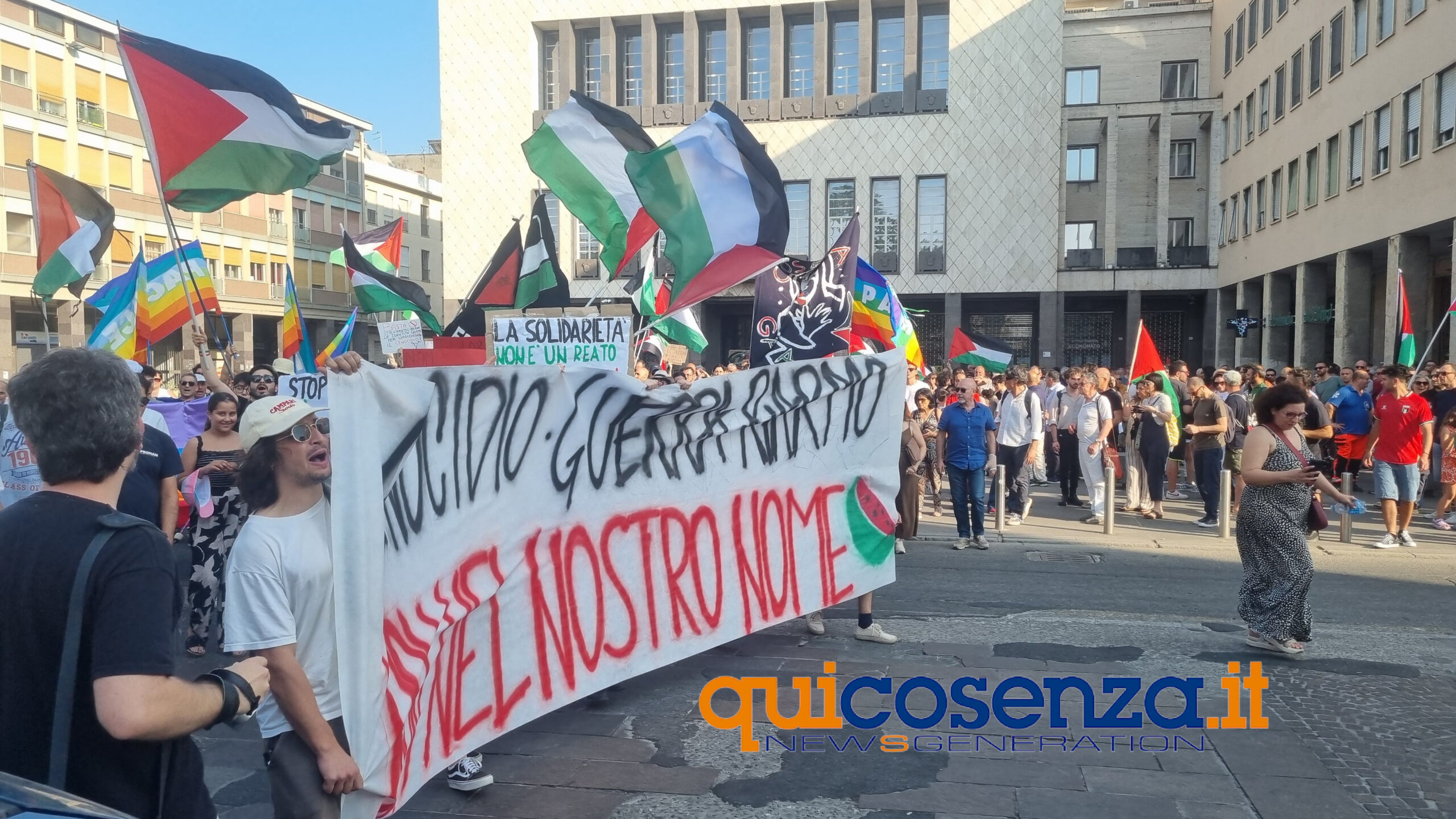 A Cosenza il corteo per la Palestina contro "Genocidio, guerra e riarmo: non nel nostro nome" 62 corteo gaza 6 scaled