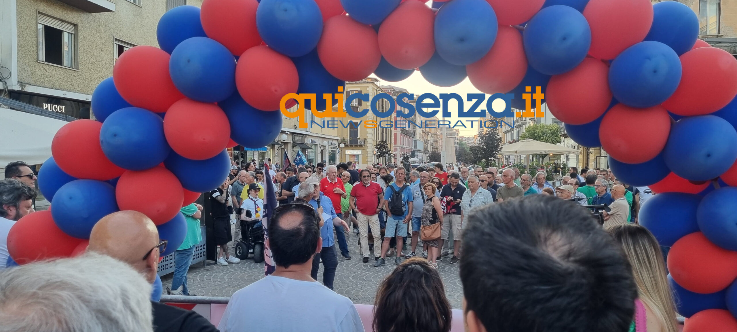 Cosenza Calcio, tifosi in piazza: «Il ciclo di Guarascio è finito....nel peggiore dei modi. Subito un nuovo corso» 57 foto-cosenza-calcio-4-scaled