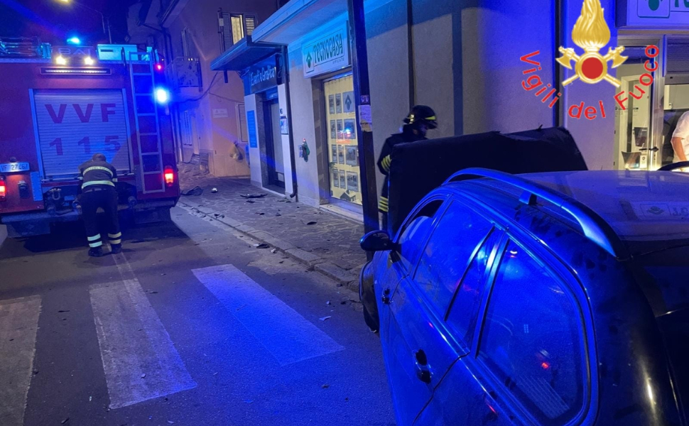 incidente-statale-106-auto-contro-muro