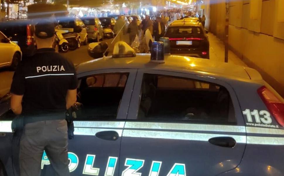 Movida violenta, rissa davanti ad un locale: scattano i Daspo urbani per sei giovani 51 movida polizia