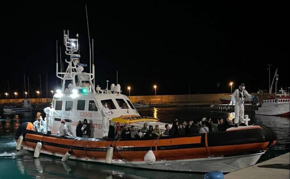 Sbarchi di migranti a Roccella Jonica: fermati sei presunti trafficanti di esseri umani 51 sbarco migranti roccella