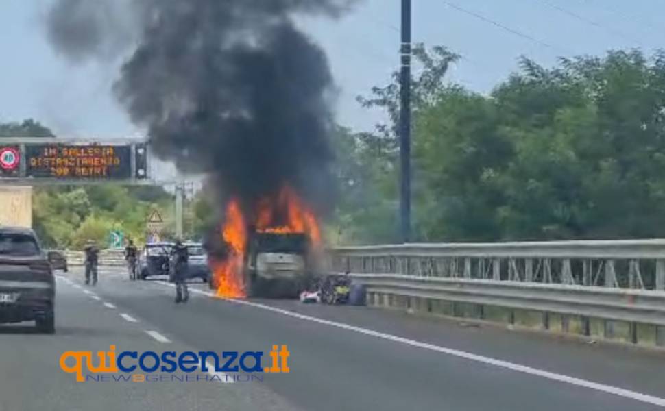 9 posti fiamme a2 falerna 02