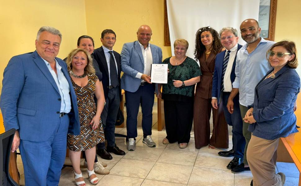 Praia a Mare, firmato lo storico accordo con il Demanio: chiuso il contenzioso da 1,4 milioni 57 Accordo Comune di Praia a Mare Demanio foto di gruppo