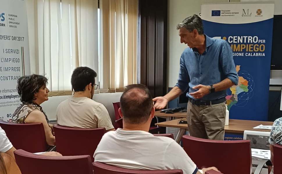 Cosenza: al Centro per l'Impiego incontri di formazione per l'autoimpiego e l'autoimprenditorialità 60 CPI Cosenza autoimpiego e autoimprenditorialita 02