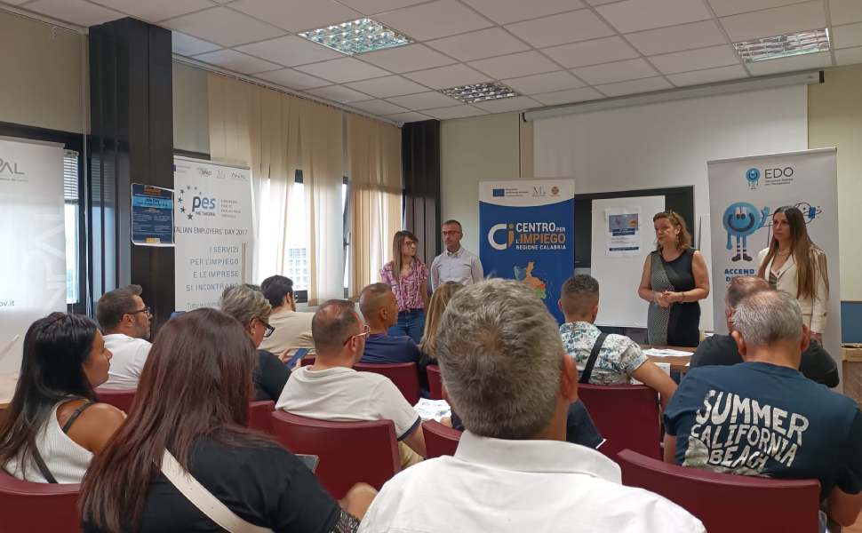 Cosenza: al Centro per l'Impiego incontri di formazione per l'autoimpiego e l'autoimprenditorialità 59 CPI Cosenza autoimpiego e autoimprenditorialita 04
