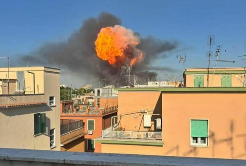 Roma: violentissima esplosione in un distributore di carburanti, 21 feriti anche tra i soccorritori 52 Esplosione Roma