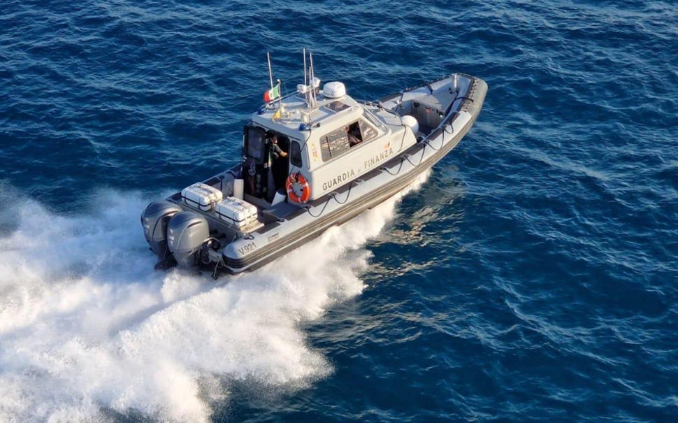 Moto d'acqua in panne e sempre più alla deriva. Giovane salvato dalla Guardia di Finanza 57 Guarda di Finanza