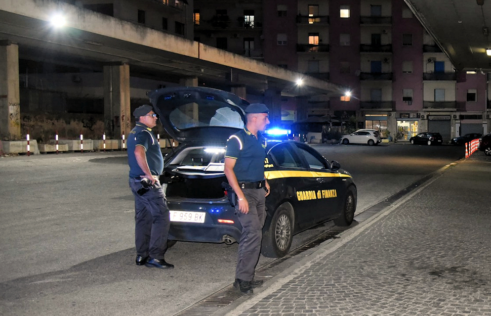Operazione "Alto Impatto" in città e in Provincia. Controlli interforze all'Autostazione di Cosenza 56 Guardia di Finanza Cosenza autostazione