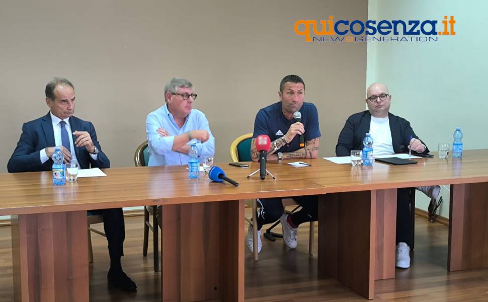 Cosenza, la grinta di Buscè "qui perchè ci credo. Dobbiamo raddrizzare la barca, con me solo calciatori motivati" 54 Lorica conferenza stampa cosenza calcio 05