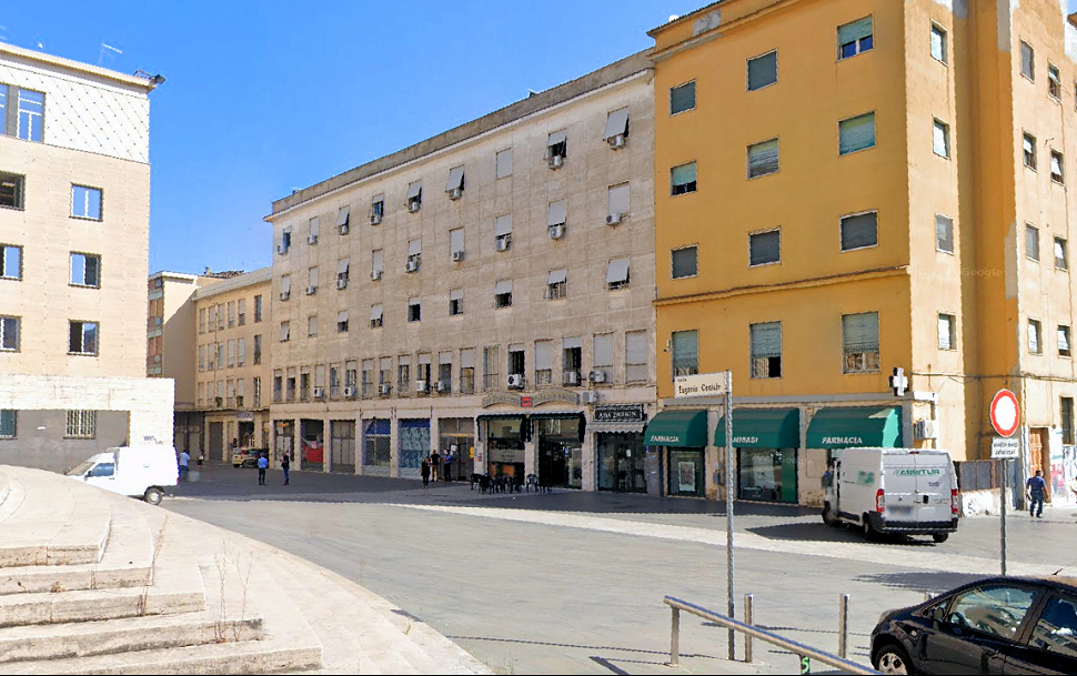 Cosenza, degrado di Palazzo Ferrari con gli uffici comunali: «lasciate ogni speranza voi che entrate» 59 Palazzo Ferrari Cosenza