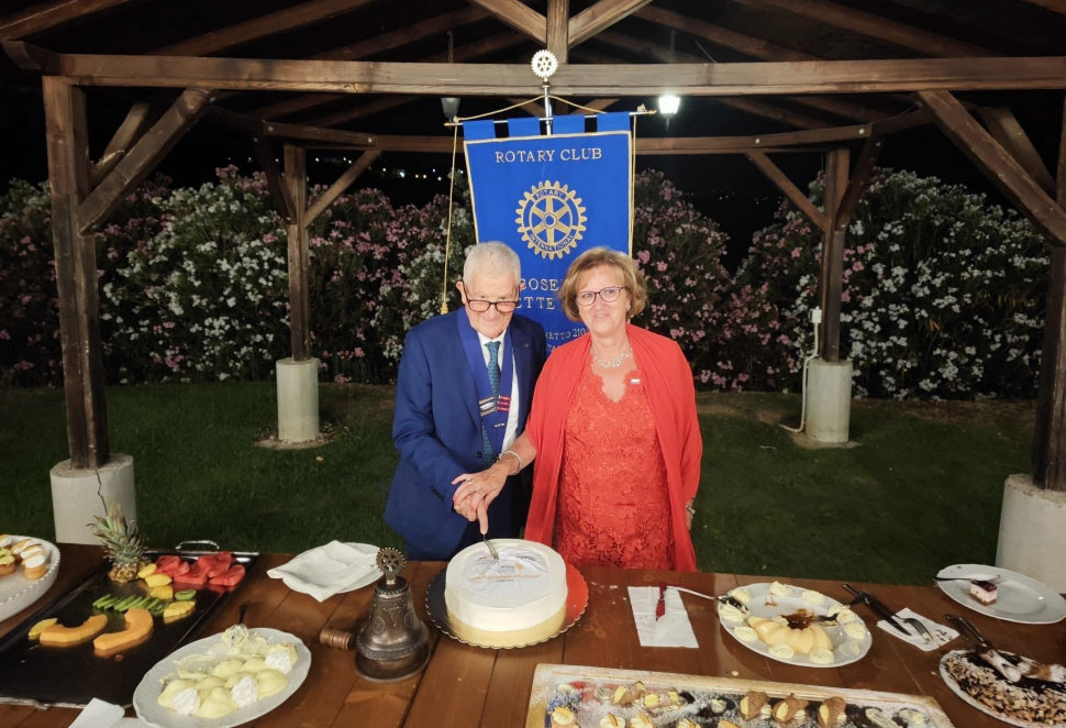Vincenzo Divoto è il nuovo presidente del Rotary Club Cosenza Sette Colli 54 RotaryClubCosenzaSetteColli Vincenzo Divoto Maria Francesca Valente