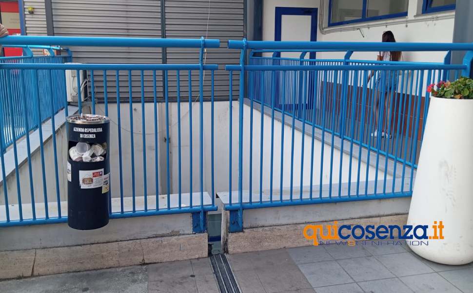 balaustra pronto soccorso cosenza tentato suicidio 02