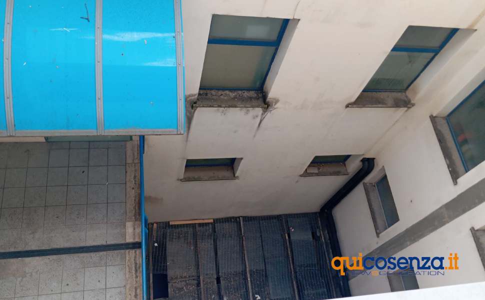 balaustra pronto soccorso cosenza tentato suicidio 03