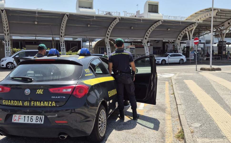 finanza aeroporto lamezia