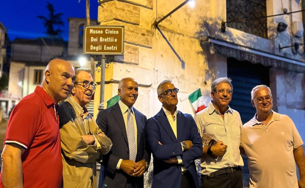 inaugurazione del monumento al rione Massa