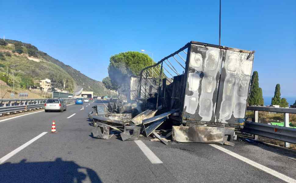 incendio mezzo pesante a2 scilla