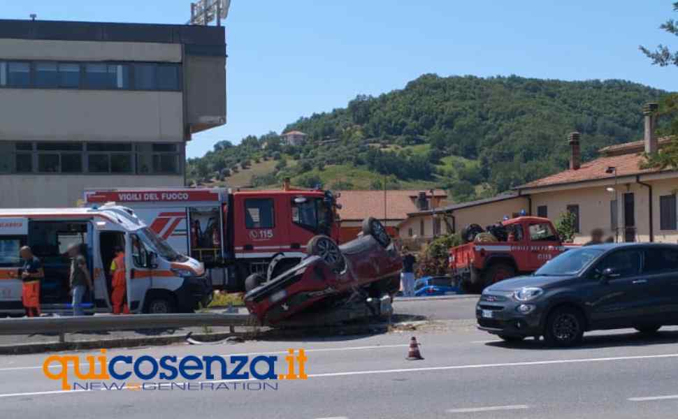 incidente peugeot rende 107 01