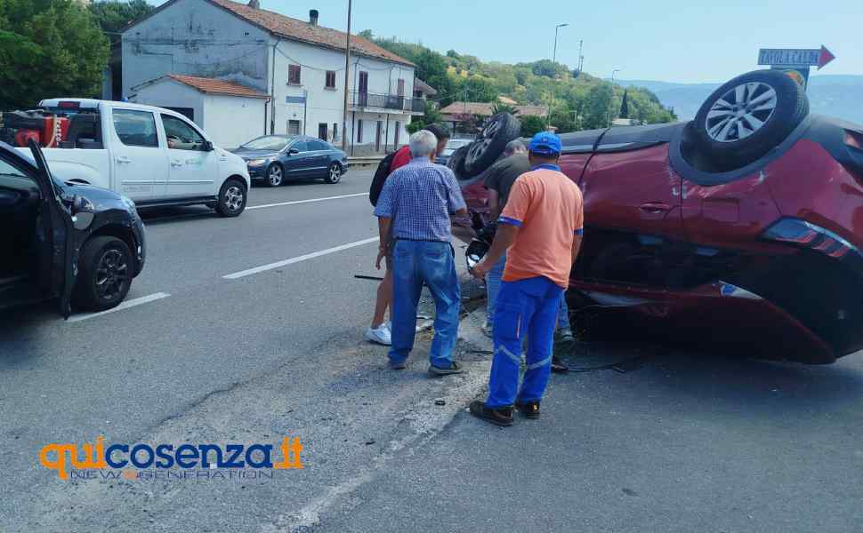 incidente peugeot rende 107 03