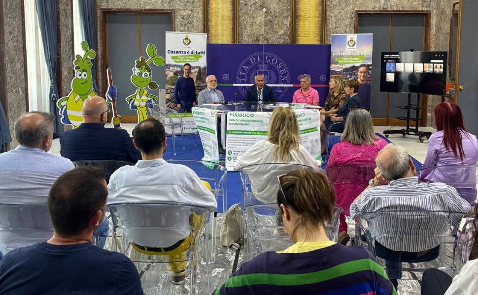 "Cosenza è di tutti": sindaco Caruso incontra gli amministratori di condominio per una città più pulita 51 incontro amministratori condominio cosenza caruso