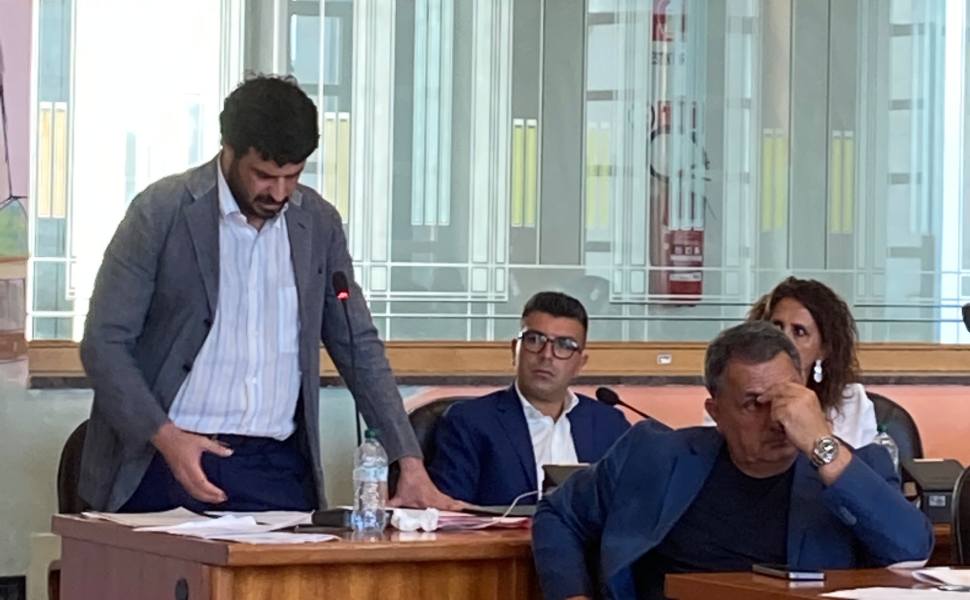 Cosenza, Consiglio comunale approva mozioni su suolo pubblico e disabilità. Castello svevo per i matrimoni 54 lintervento di Giuseppe dIppolito consigio comunale