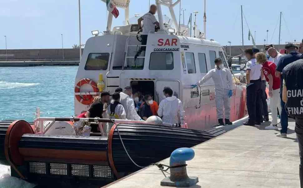 sbarco migranti roccella