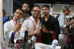 Vino, gusto e brindisi sotto le stelle. Seconda giornata da tutto esaurito per il "Vinitaly and the City" - FOTO 55 vinitalty4