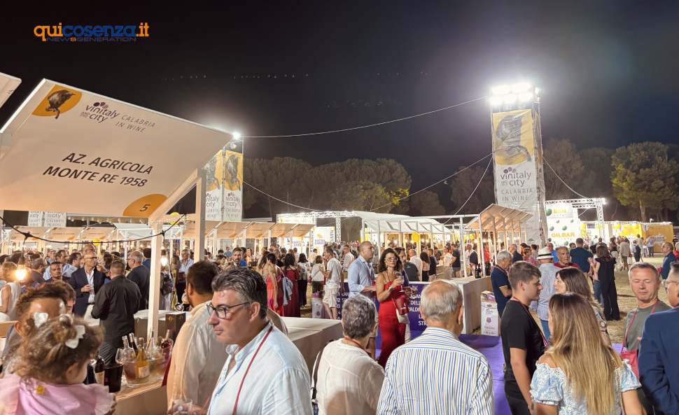 Il vino Calabrese vale miliardi di euro ma è frenato da burocrazia, dazi ed etichette allarmistiche 53 vinitaly and the city foto Francesco Ciardullo 01