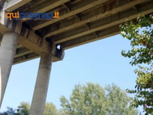 Piovono calcinacci dal Ponte Mancini, transennata la fontana di Lungobusento Oberdan (FOTO) 73 46326223 d5a7 48ea 89a9 225511e5ef8a