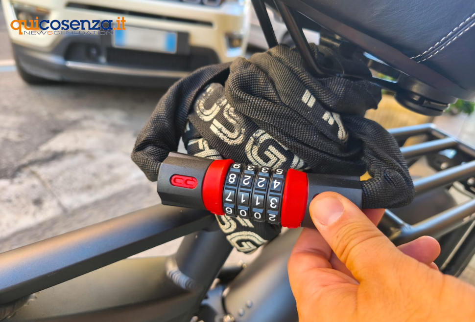 Cosenza, la banda della "smerigliatrice". Bici elettriche rubate in meno di 40 secondi in pieno centro 53 Bici elettrica 03