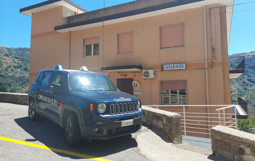 Contatore manomesso e cavi abusivi nascosti. Furto di energia elettrica da 20mila euro: due denunciati 64 Carabinieri