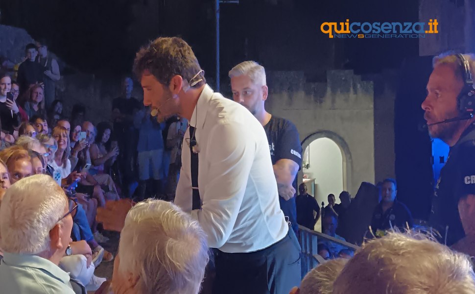 Tutto esaurito ad Altomonte per Stefano De Martino ed il suo "Meglio Stasera!": ironia, divertimento e anche spunti di riflessione 53 De Martino 1