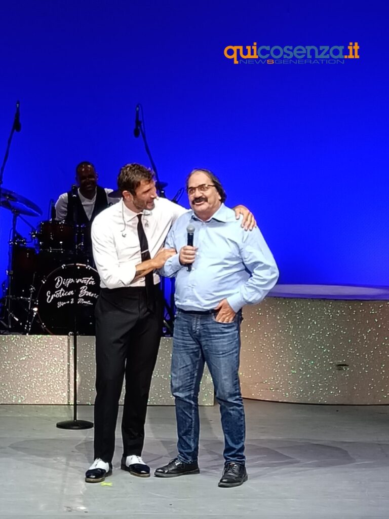 Tutto esaurito ad Altomonte per Stefano De Martino ed il suo "Meglio Stasera!": ironia, divertimento e anche spunti di riflessione 60 De Martino 7