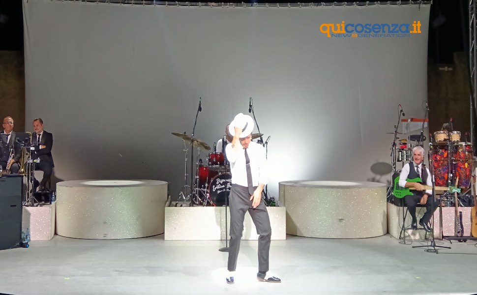 Tutto esaurito ad Altomonte per Stefano De Martino ed il suo "Meglio Stasera!": ironia, divertimento e anche spunti di riflessione 58 De Martino 8