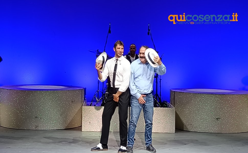 Tutto esaurito ad Altomonte per Stefano De Martino ed il suo "Meglio Stasera!": ironia, divertimento e anche spunti di riflessione 59 De Martino 9