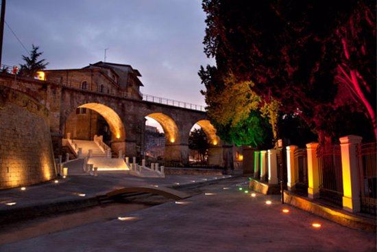 Cosenza: "nuova luce" nel centro storico: 600mila euro per l'illuminazione artistica con efficientamento 56 Fratelli Bandiera Luce