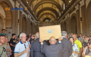 Cosenza in lacrime per l'ultimo saluto a Padre Fedele, il frate ultrà degli ultimi "Ciao Monaco" 61 PAdre Fedele Funerale 02