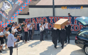 Cosenza in lacrime per l'ultimo saluto a Padre Fedele, il frate ultrà degli ultimi "Ciao Monaco" 59 PAdre Fedele Funerale 03 1