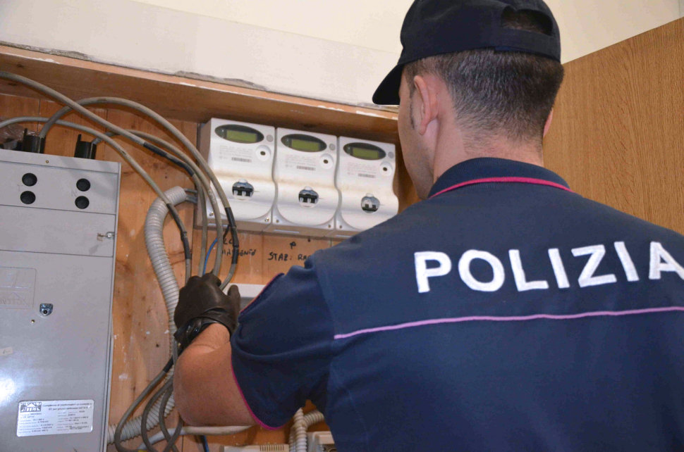 Polizia furto energia elettrica