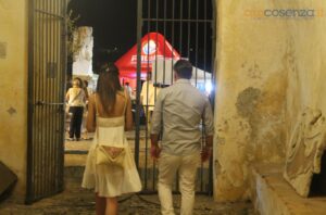Altomonte in festa: musica, spettacoli, gastronomia e artigianato. In migliaia alla Notte Bianca 2025 - FOTO 53 altomonte10
