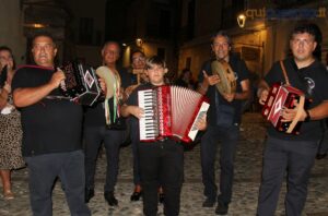 Altomonte in festa: musica, spettacoli, gastronomia e artigianato. In migliaia alla Notte Bianca 2025 - FOTO 78 altomonte20