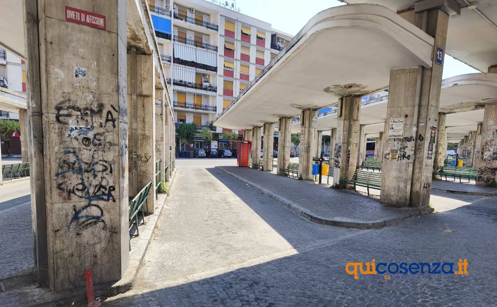 corsia autostazione ripulita 02