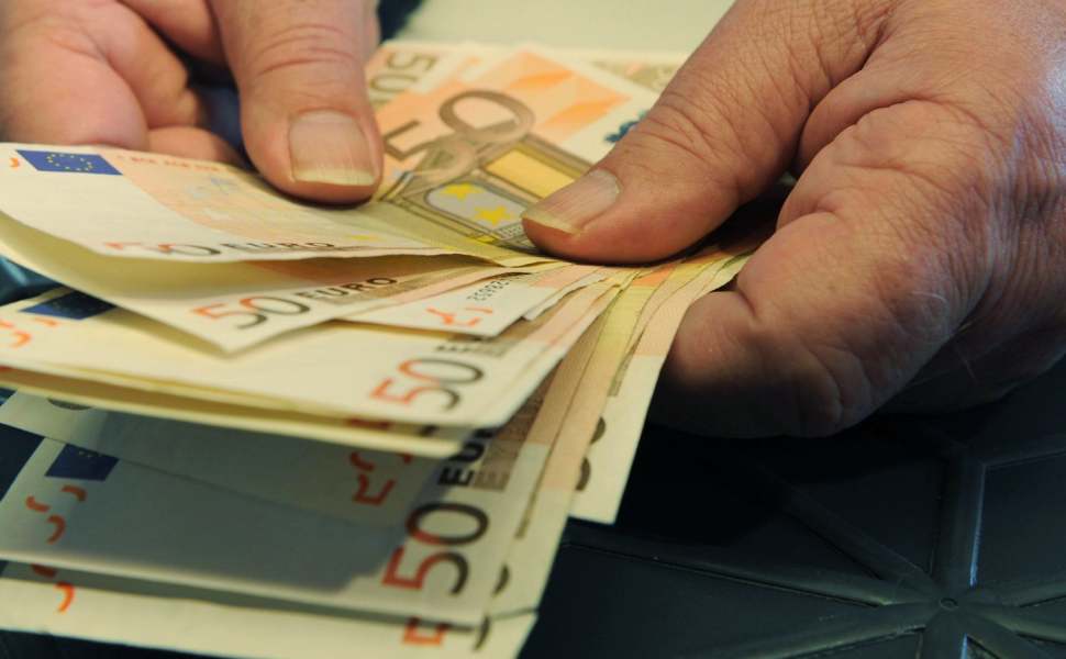 Imprenditori nel mirino di usura e racket: la Regione Calabria attiva fondi per chi denuncia 53 denaro - racket - usura