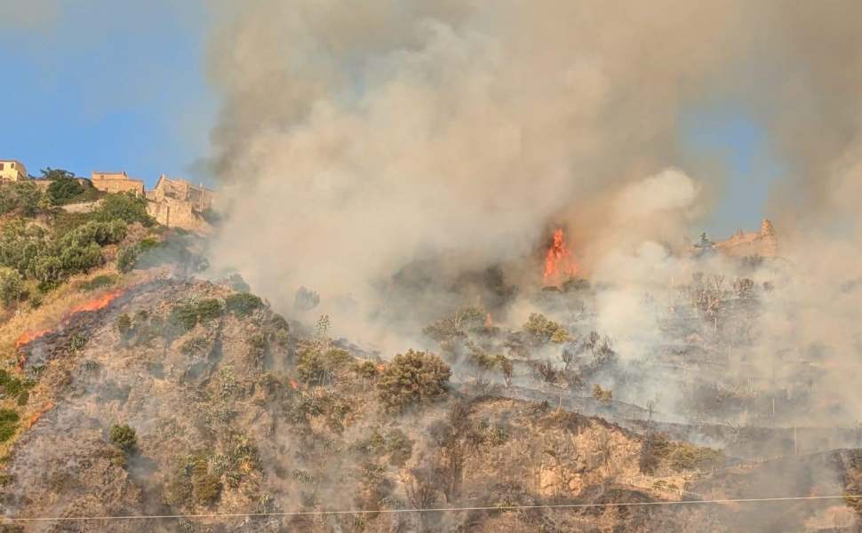 incendio fiumefreddo 02