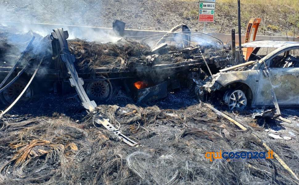 incidente mormanno direzione sud A2 mezzi in fiamme 04