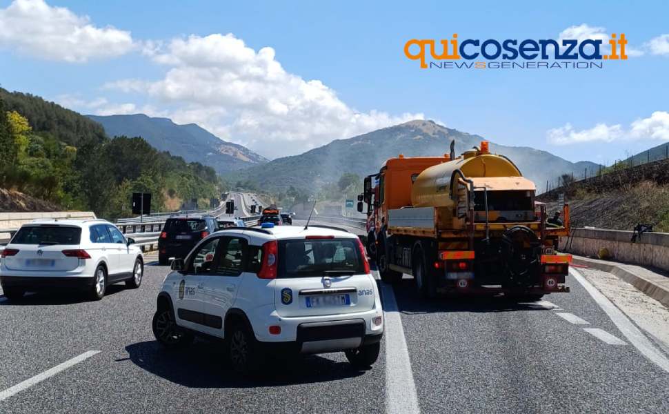 incidente mormanno direzione sud A2 mezzi in fiamme 05