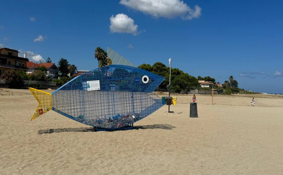 pesce mangiaplastica Bivona